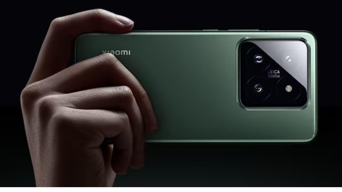 A close-up photograph of a black Xiaomi 14 smartphone held naturally in a hand. The image emphasizes the compact size of the device, which easily fits a human palm. This visual proof justifies the Xiaomi 14 price in India as the ultimate choice for one-handed usage in the crowded mobile market.